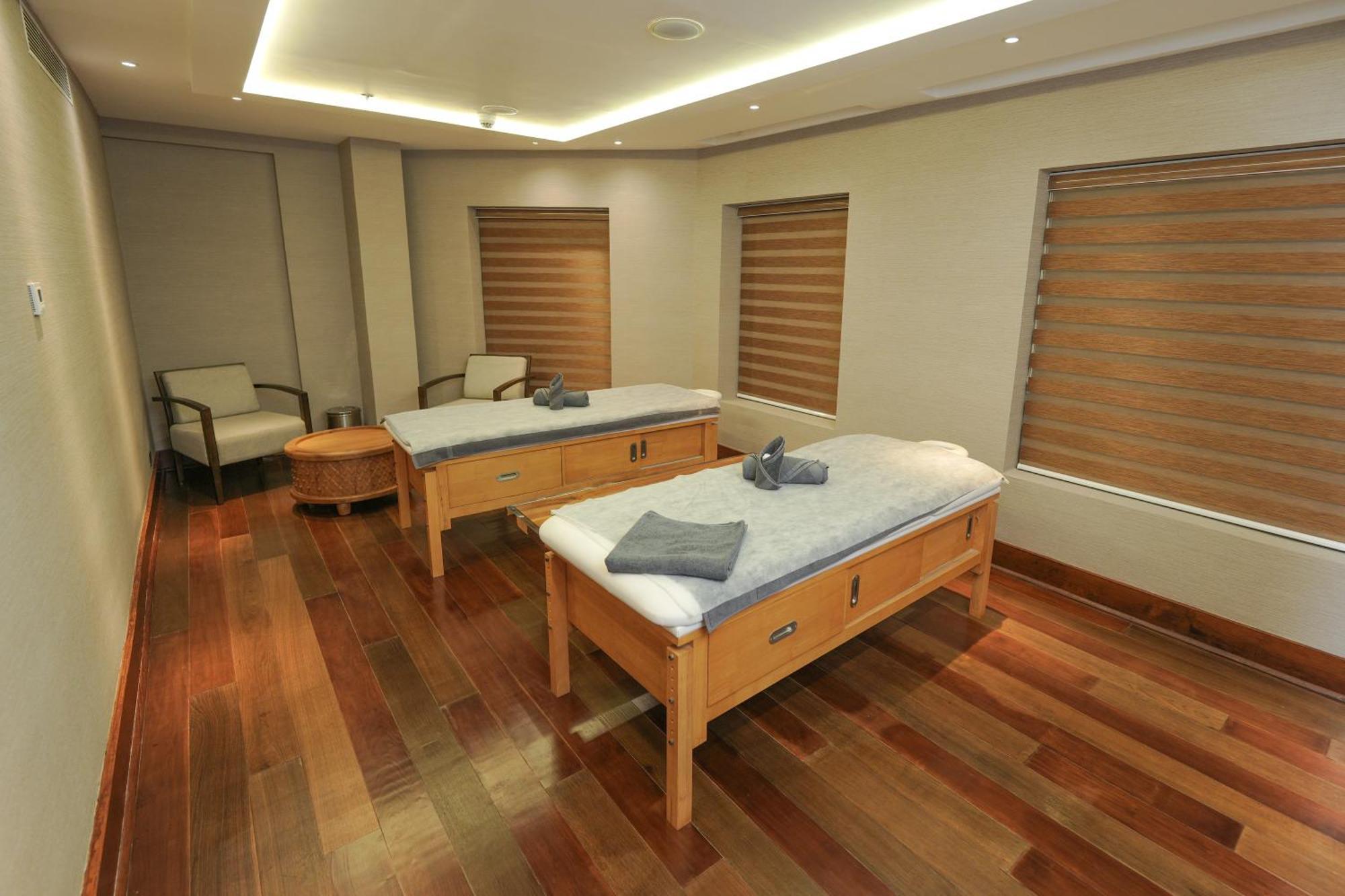 Gokulam Grand Trivandrum Thiruvananthapuram Buitenkant foto